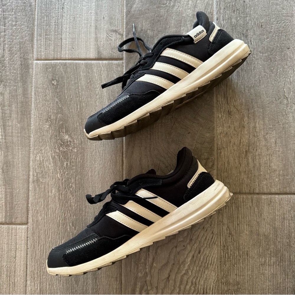 Adidas Retrorun Sneakers in Black and White - Picture 6 of 10